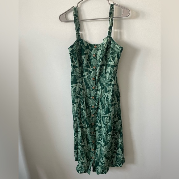 Market & Spruce Dresses & Skirts - Market & Spruce Green Botanical Midi Dress